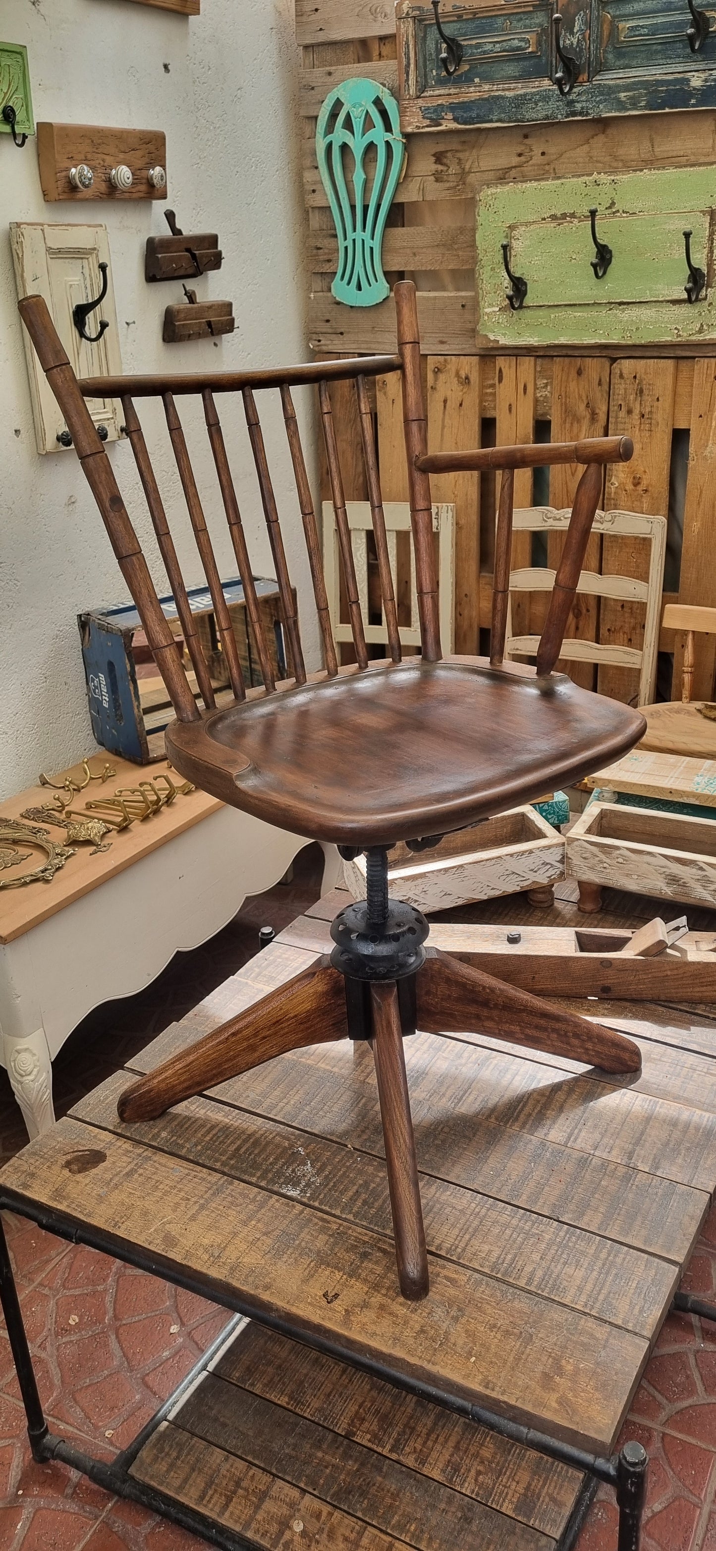 Silla Giratoria Vintage de madera recuperada