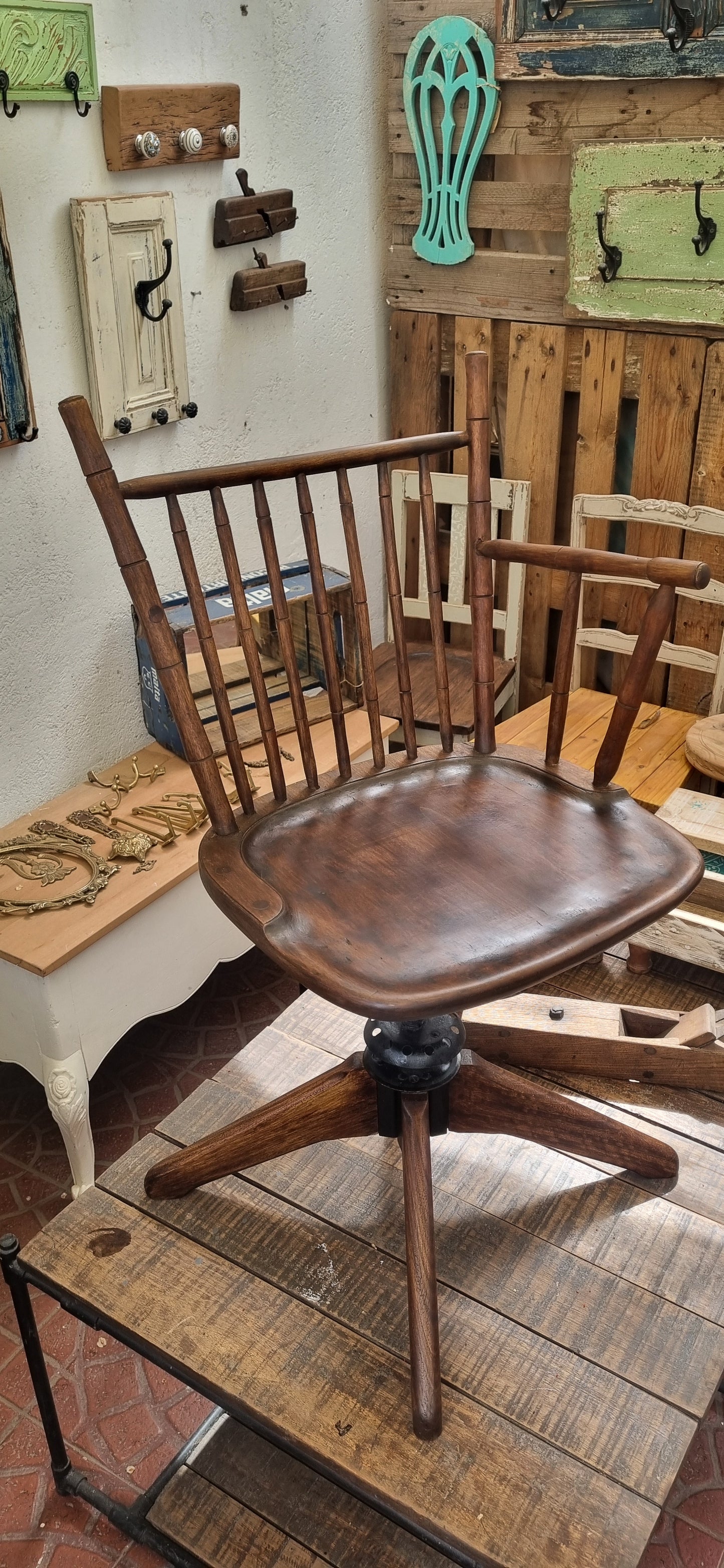 Silla Giratoria Vintage de madera recuperada