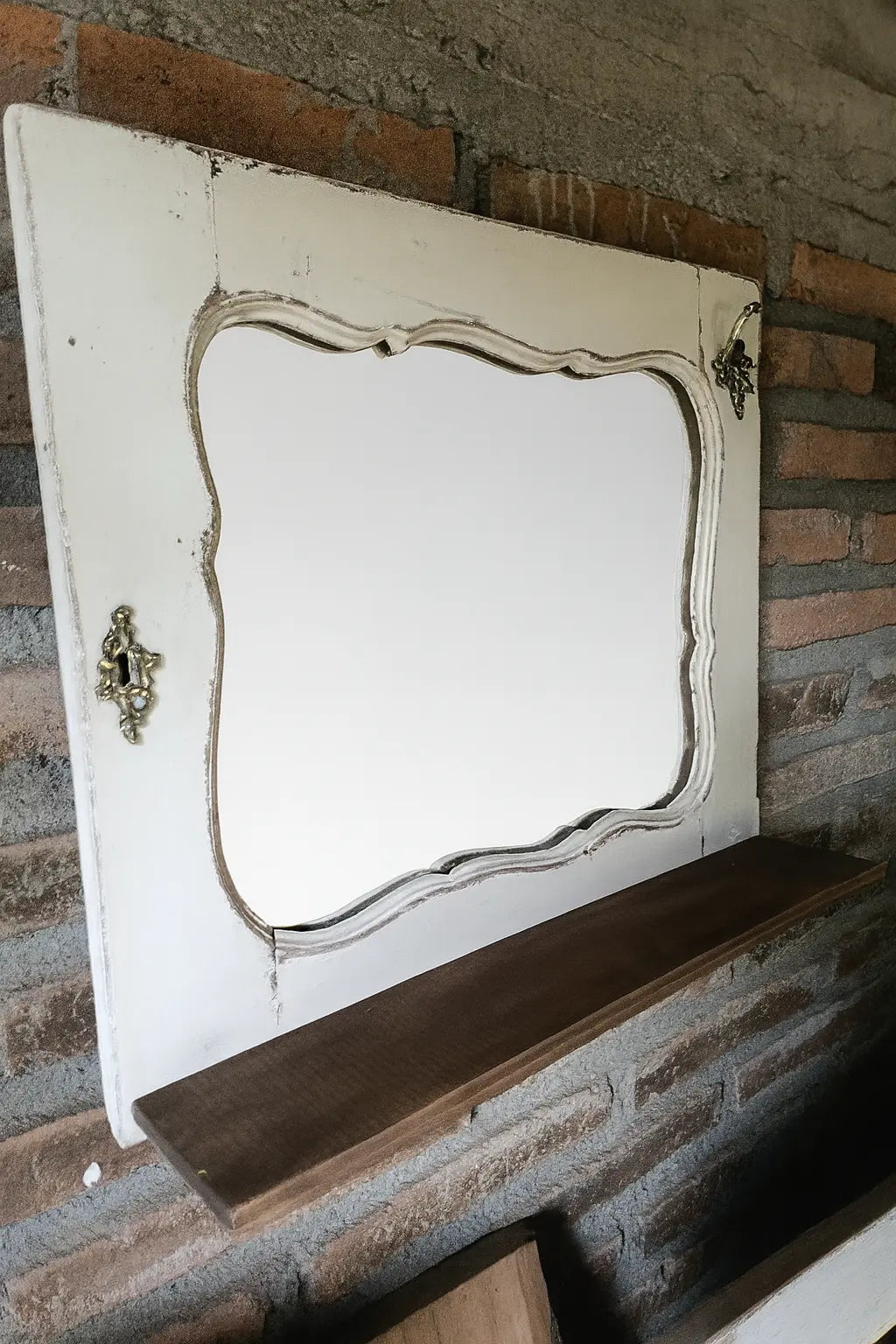 Espejo de Puerta Normando con Bocallave de Bronce y Repisa