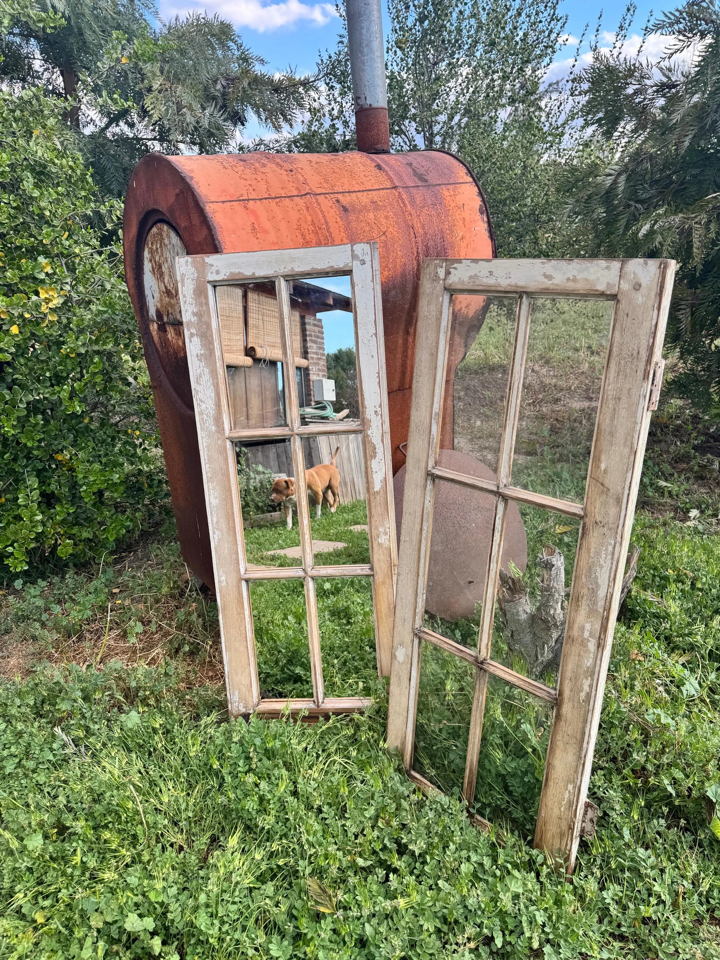 Espejo_de_ventana_y_ventana_sobre_horno_de_barro