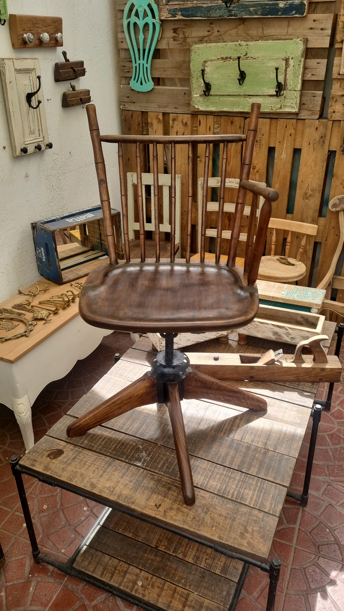 Silla Giratoria Vintage de madera recuperada