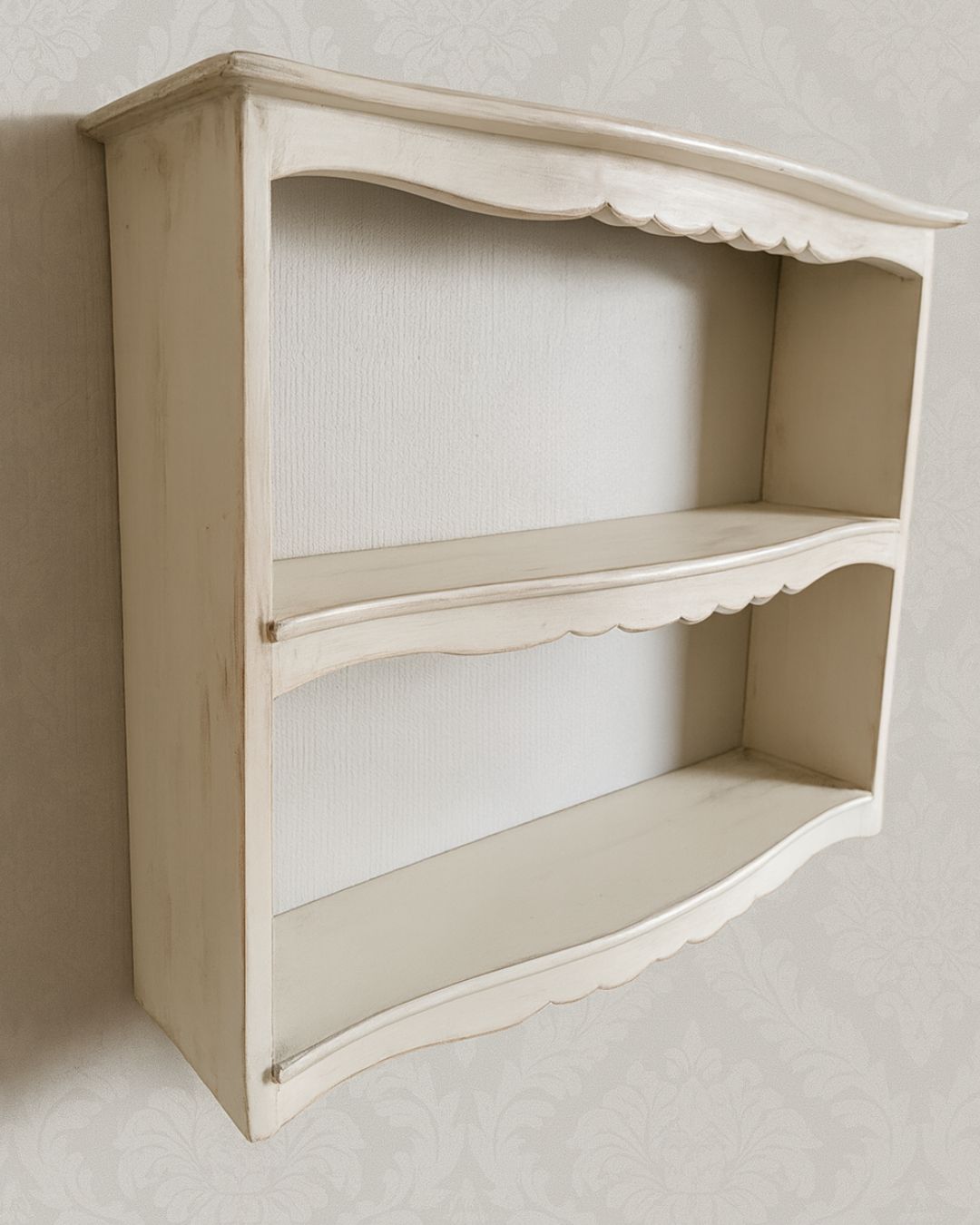 Repisa_vintage_crema_vista_lateral.jpg