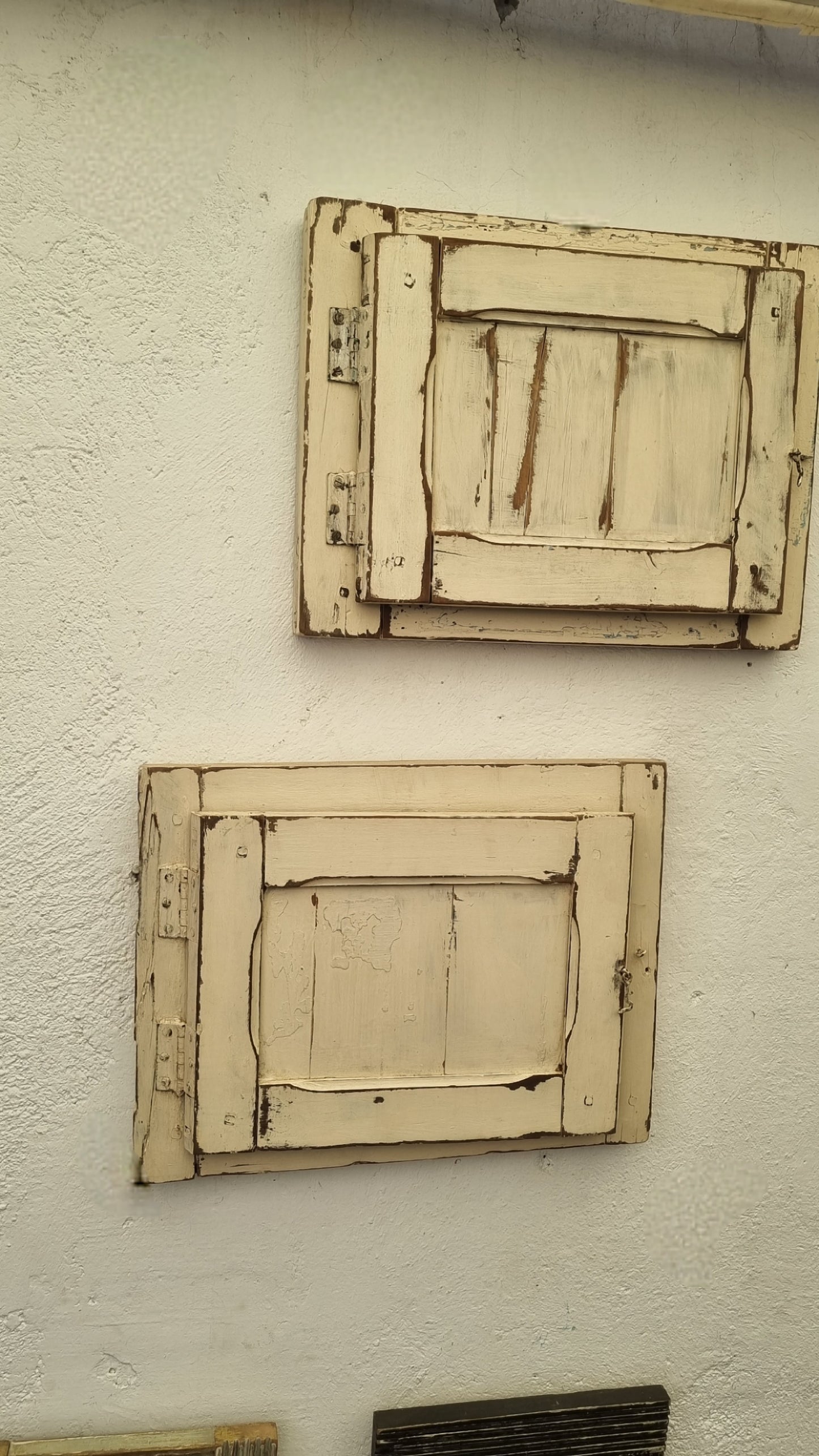 Perchero cubre automaticos hecho de postigo con puerta