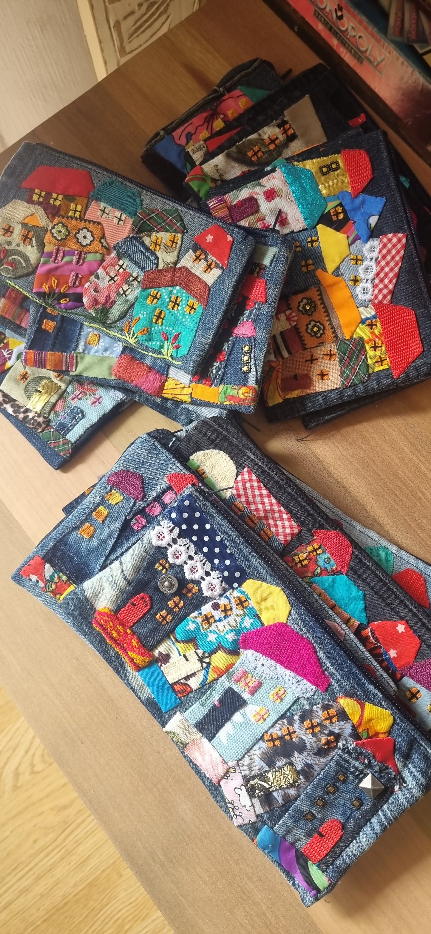 Escuches de Jeans hechos y decorados a mano