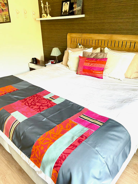 Pieceras Únicas Hechas a Mano con Telas de Tapiz y Alta Costura