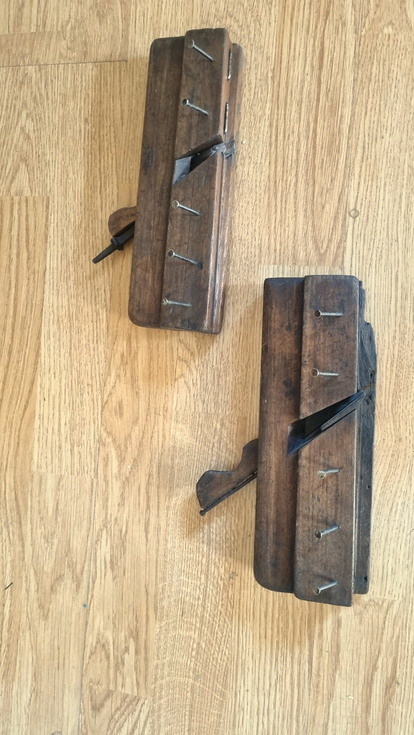 Perchero para llaves de antigua herramienta de madera