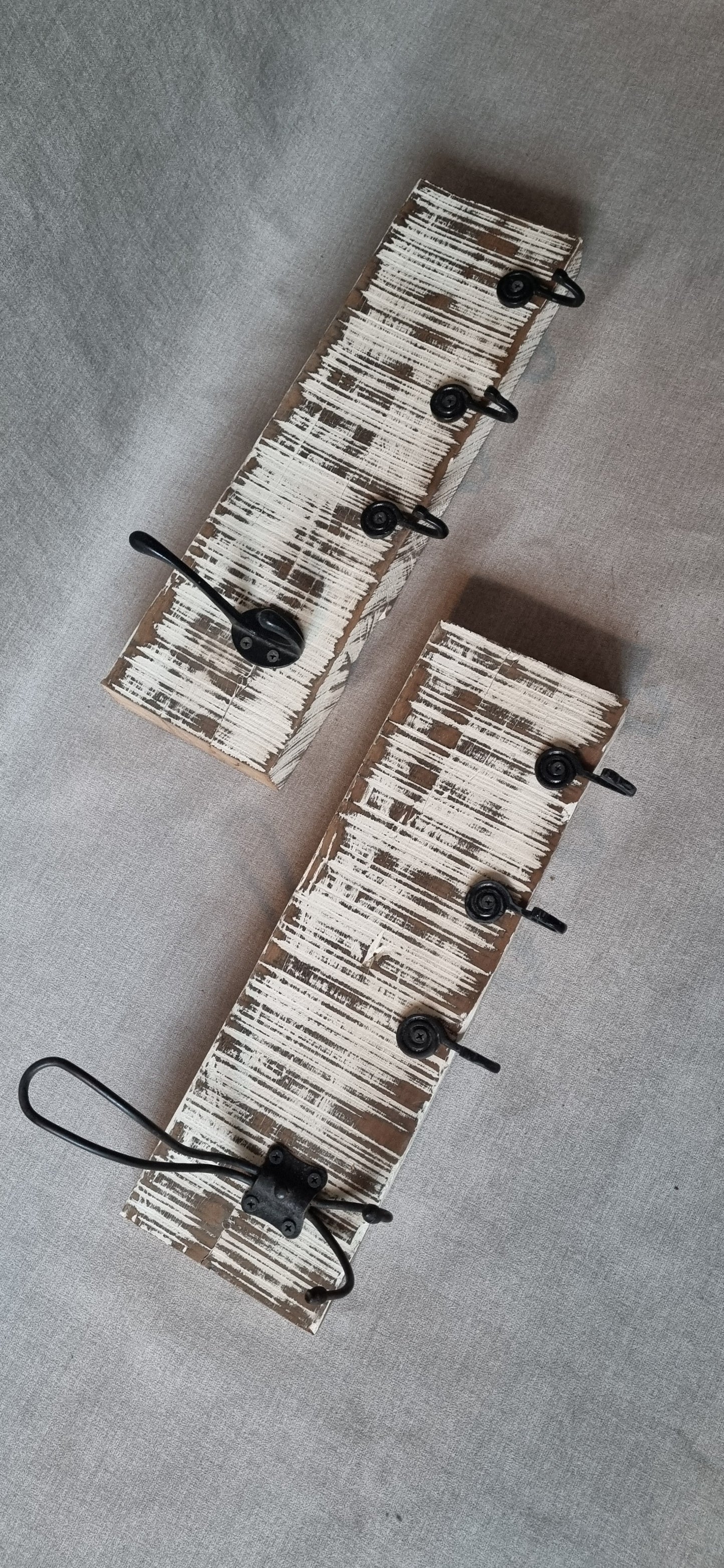Perchero de Madera de Demolición con Ganchos Antiguos – 43 x 13 cm
