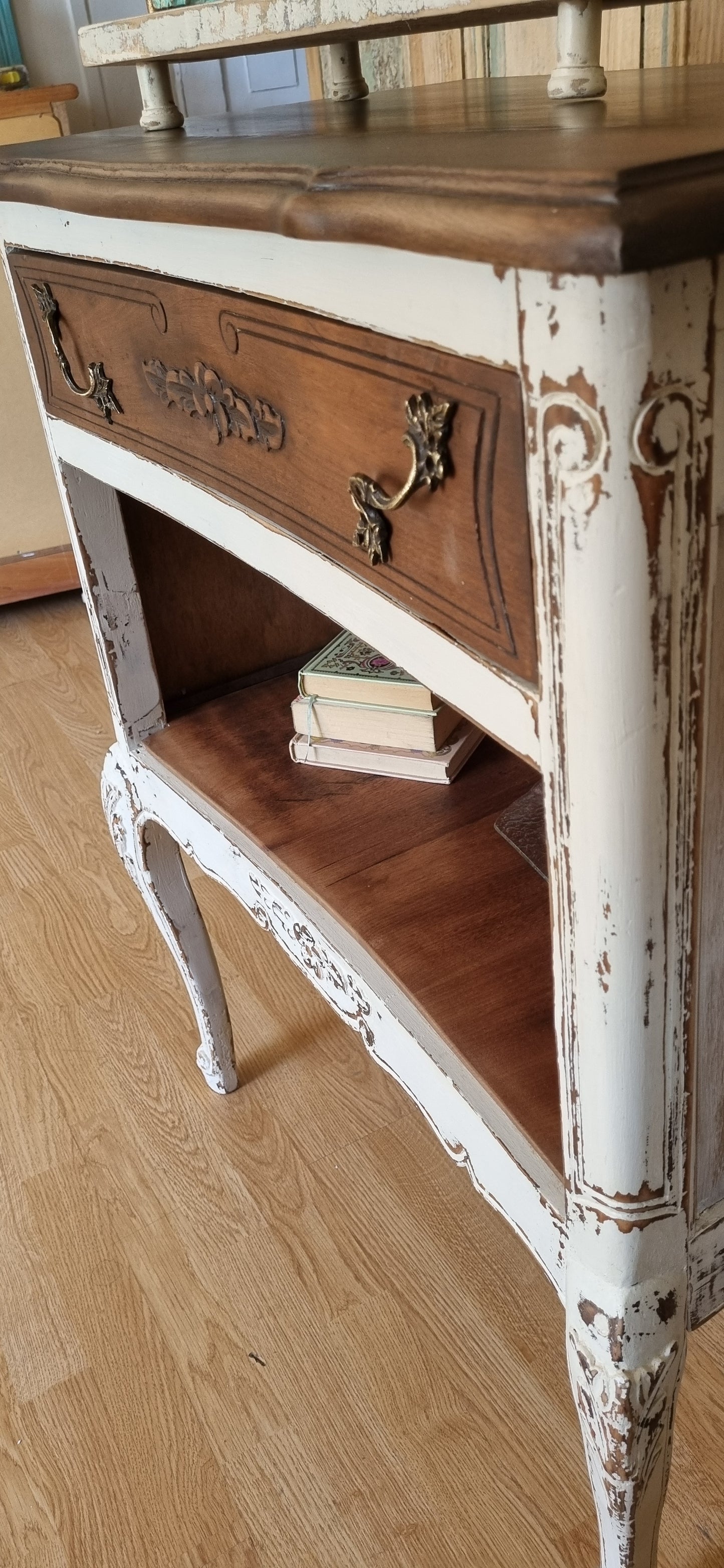 Mueble arrimo Vintage Restaurado - Elegancia Normanda