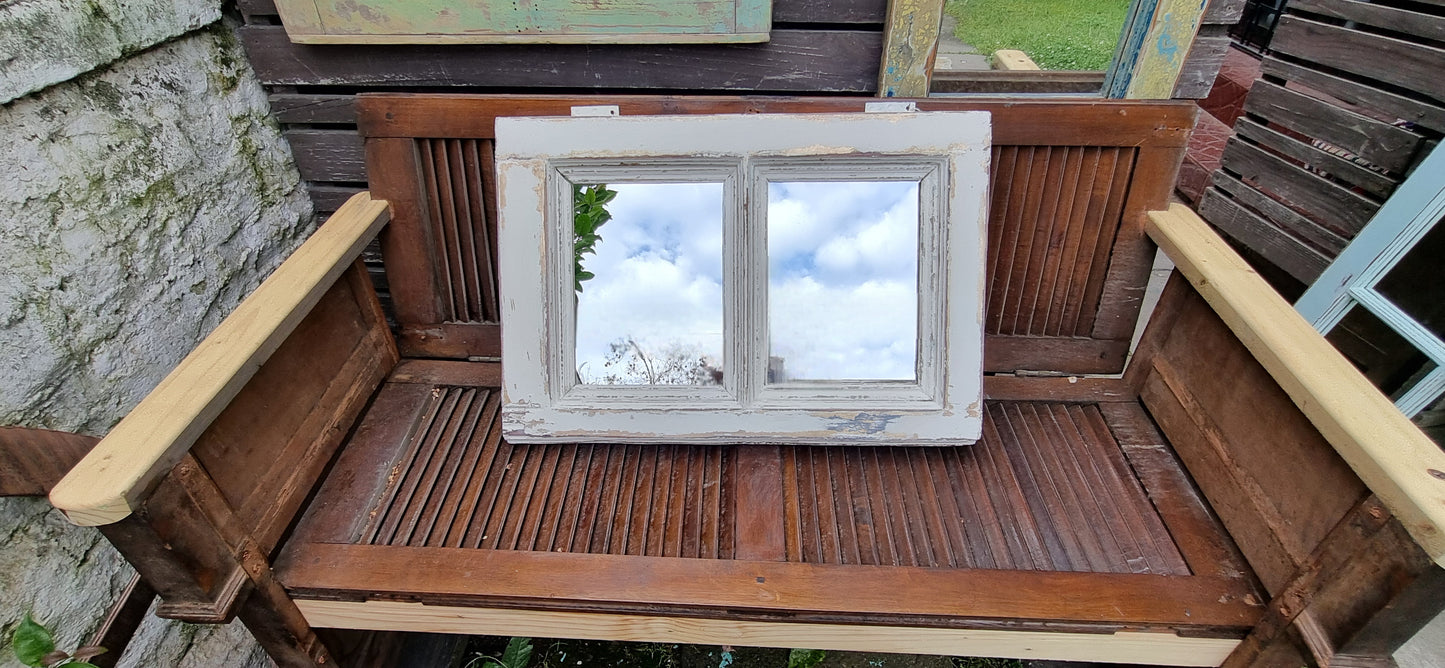 Espejo doble hecho con ventana antigua / blanco dorado y madera