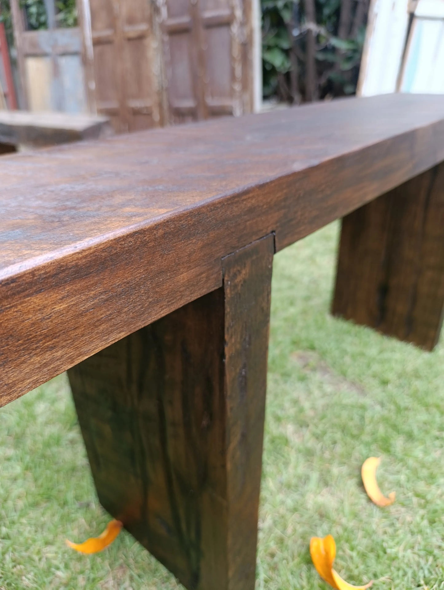 Banca de Madera Rústica con Pátina Envejecida