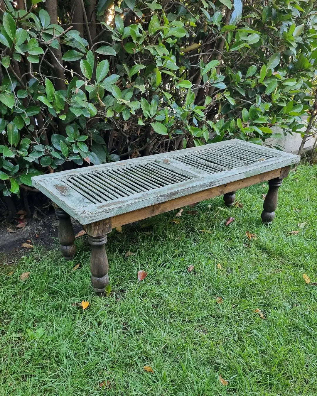 Banca / Mesa Upcyclyng: Mueble con Historia de Celosíaa y madera reciclada