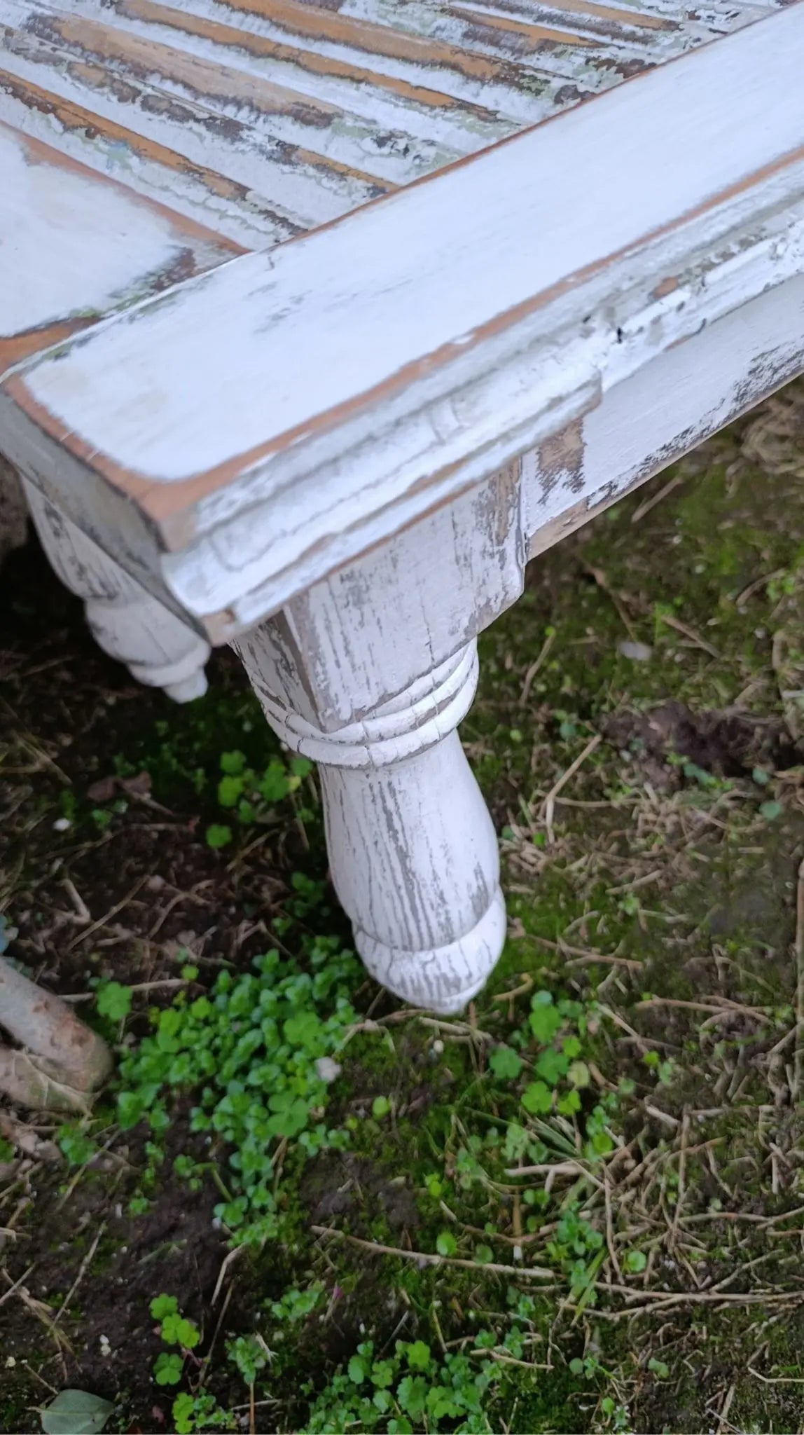 Banqueta con celosía - detalle patas