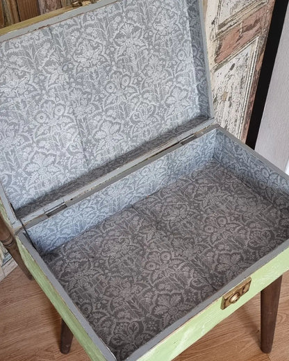 Mesa baúl vintage – Cajon con patitas