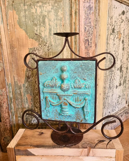 Candelabro de Fierro con diseño en cerámica y madera