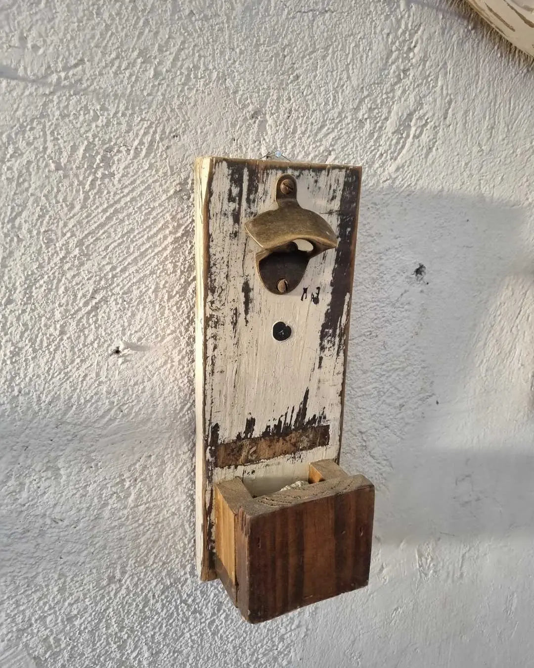 Destapador de botellas de muro