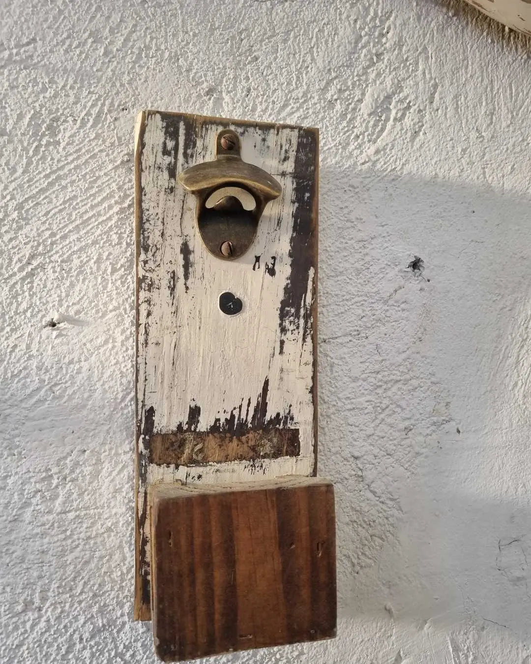 Destapador de botellas de muro