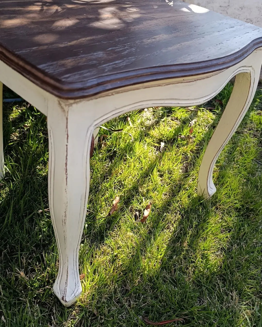 Detalle_mesita_vintage_blanca