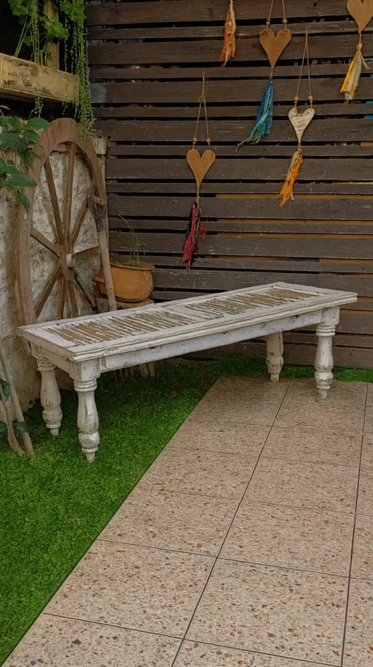 Banqueta Rústica con Celosía y Patas Antiguas