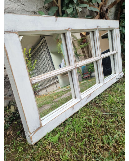 Espejo de antigua ventana de madera / Blanco