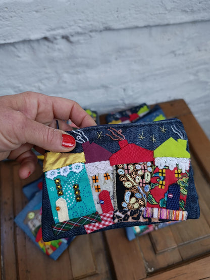 Estuche Artesanal · Mezclilla Reciclada con Apliqué de Casitas