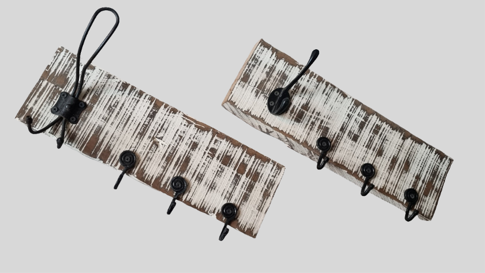 Perchero de Madera de Demolición con Ganchos Antiguos – 43 x 13 cm