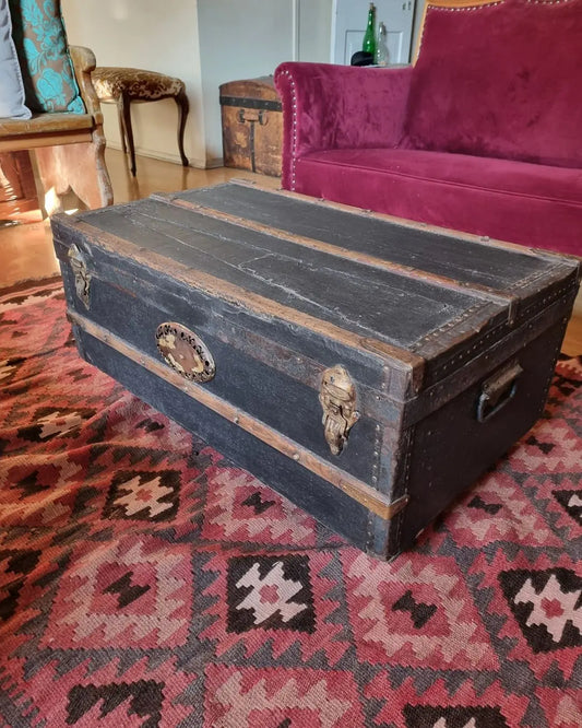 Maleta Antigua Restaurada – Mesa de Centro con Historia