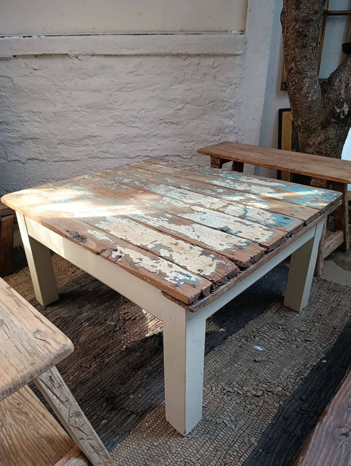 Mesa de Centro Cubierta puerta de demolición lado celeste