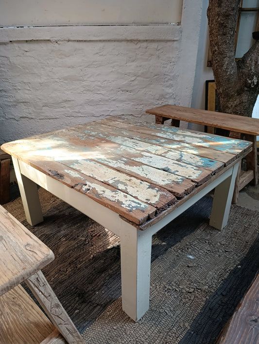 Mesa de Centro Cubierta puerta de demolición lado celeste