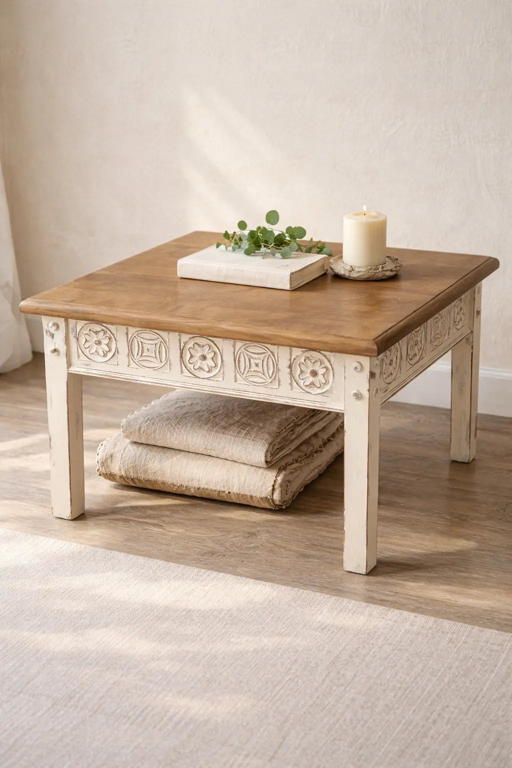 Mesa Lateral con Tallados