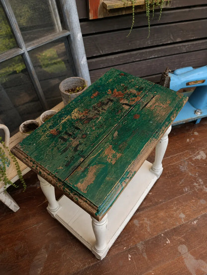 Mesita de apoyo vintage rescatada