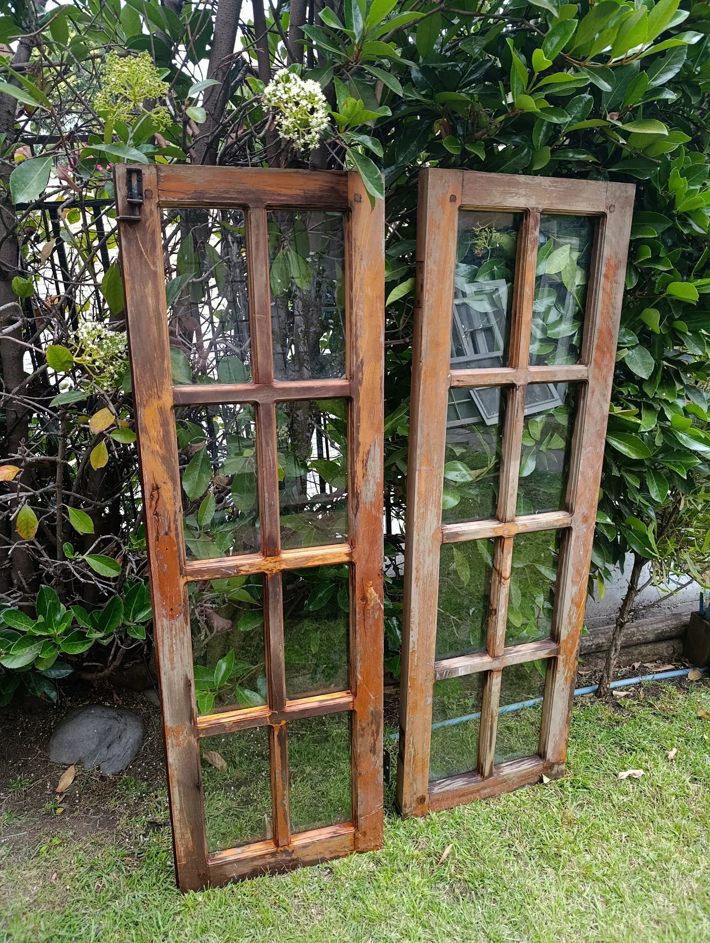 Ventanas Antiguas de Madera Recuperada - 8 Espacios