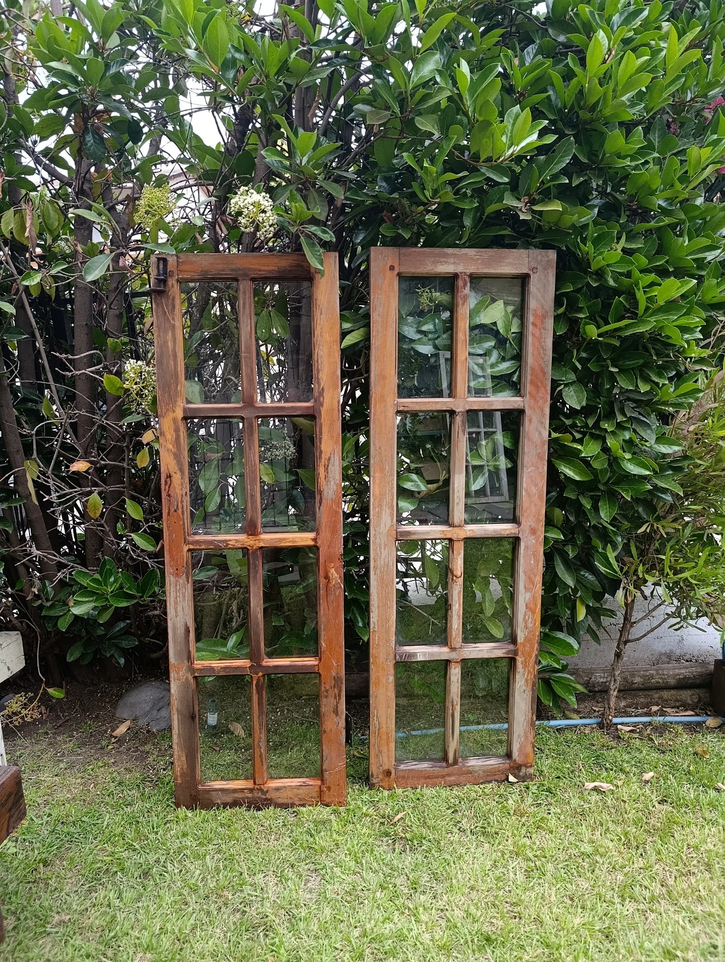 Ventanas Antiguas de Madera Recuperada - 8 Espacios