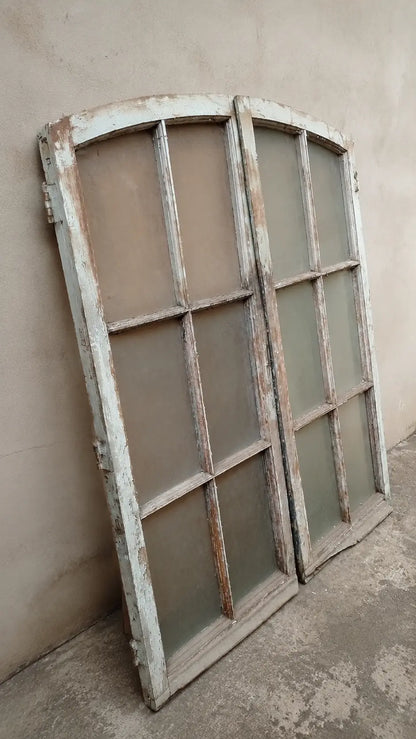 Par de Ventanas Antiguas Arqueadas en Madera – 1.60 x 1.30 m | Natural o Espejo a Pedido