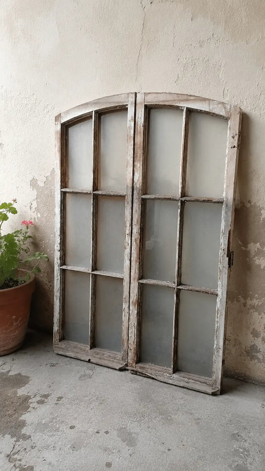 Par de Ventanas Antiguas Arqueadas en Madera – 1.60 x 1.30 m | Natural o Espejo a Pedido