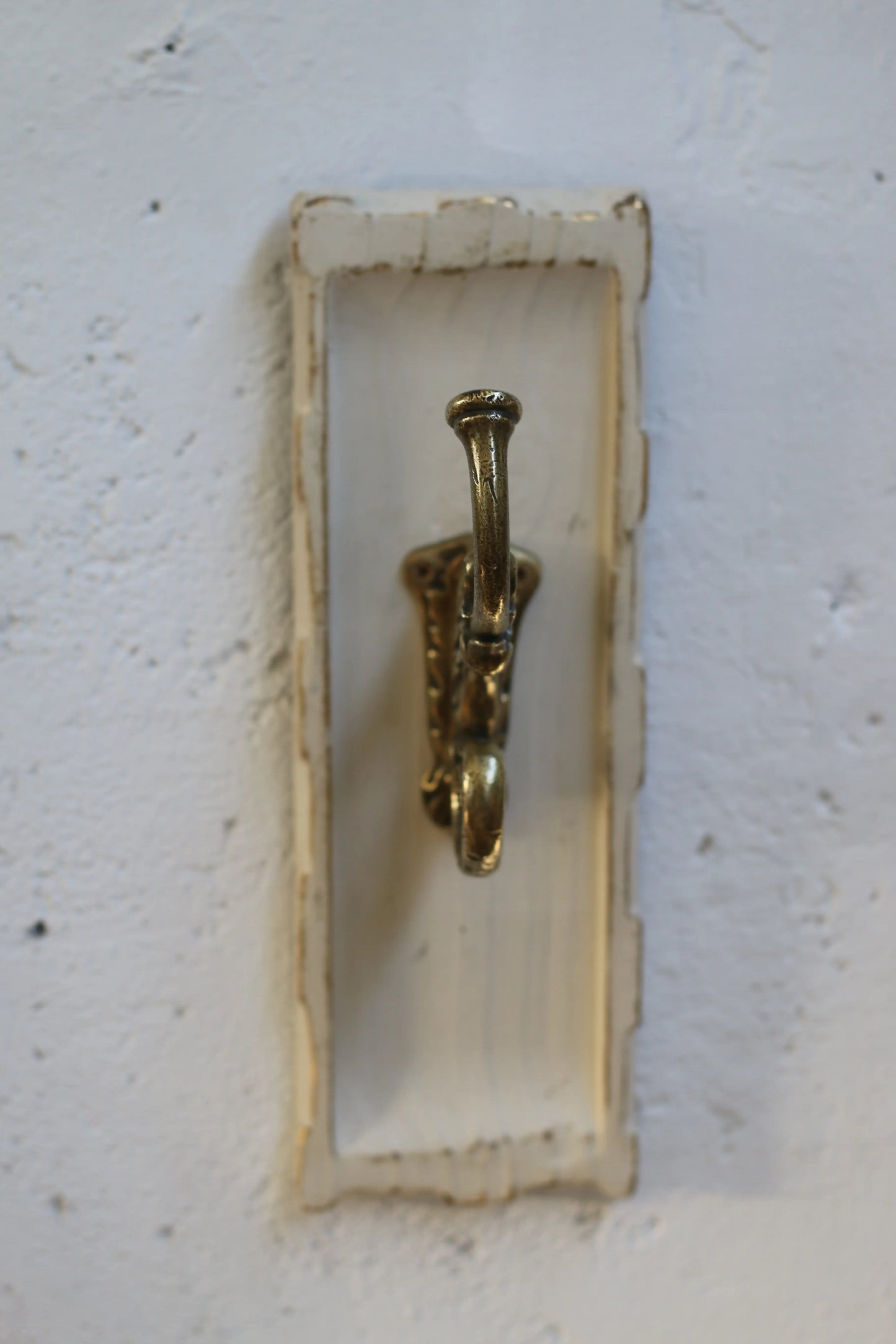 Percha  de Bronce y Madera Recuperada