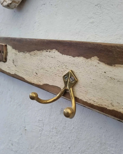 Perchero Rústico de Roble con Manilla y Perchas de Bronce  