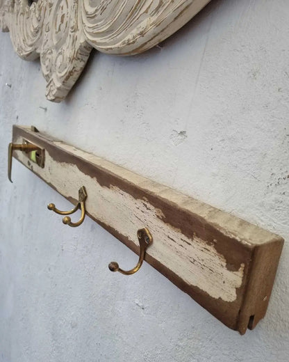 Perchero Rústico de Roble con Manilla y Perchas de Bronce  