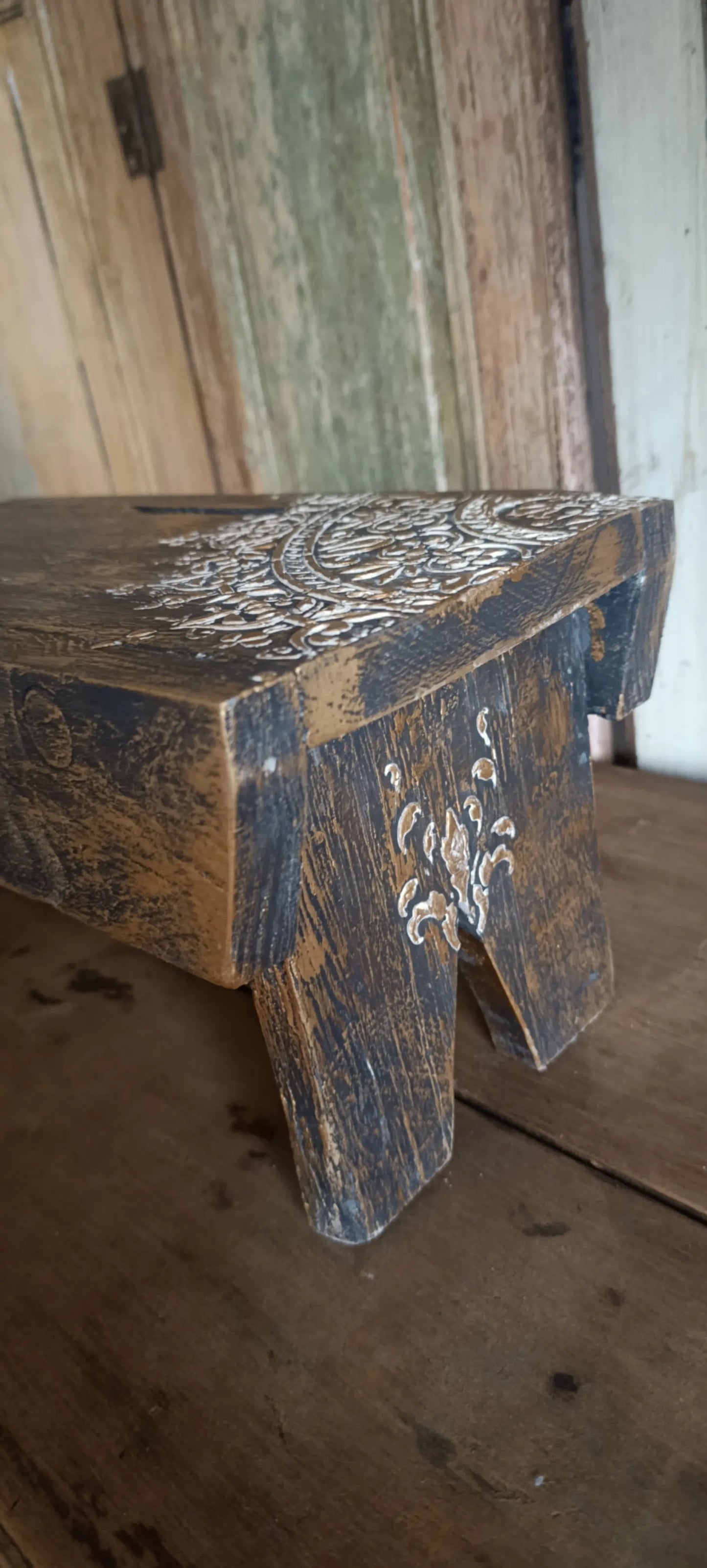 Pisito Antiguo Negro y Bronce con Mandala