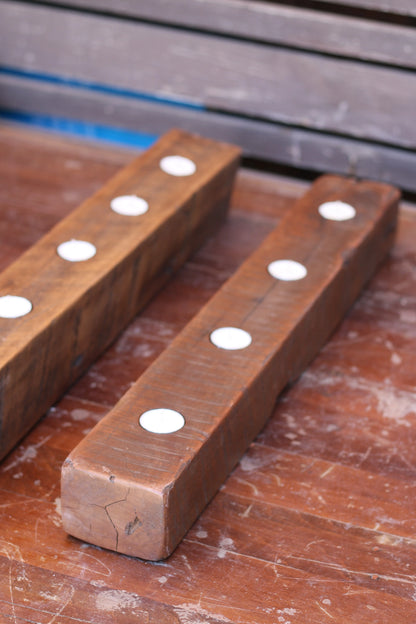 Portavelas Rústico de Madera de Demolición