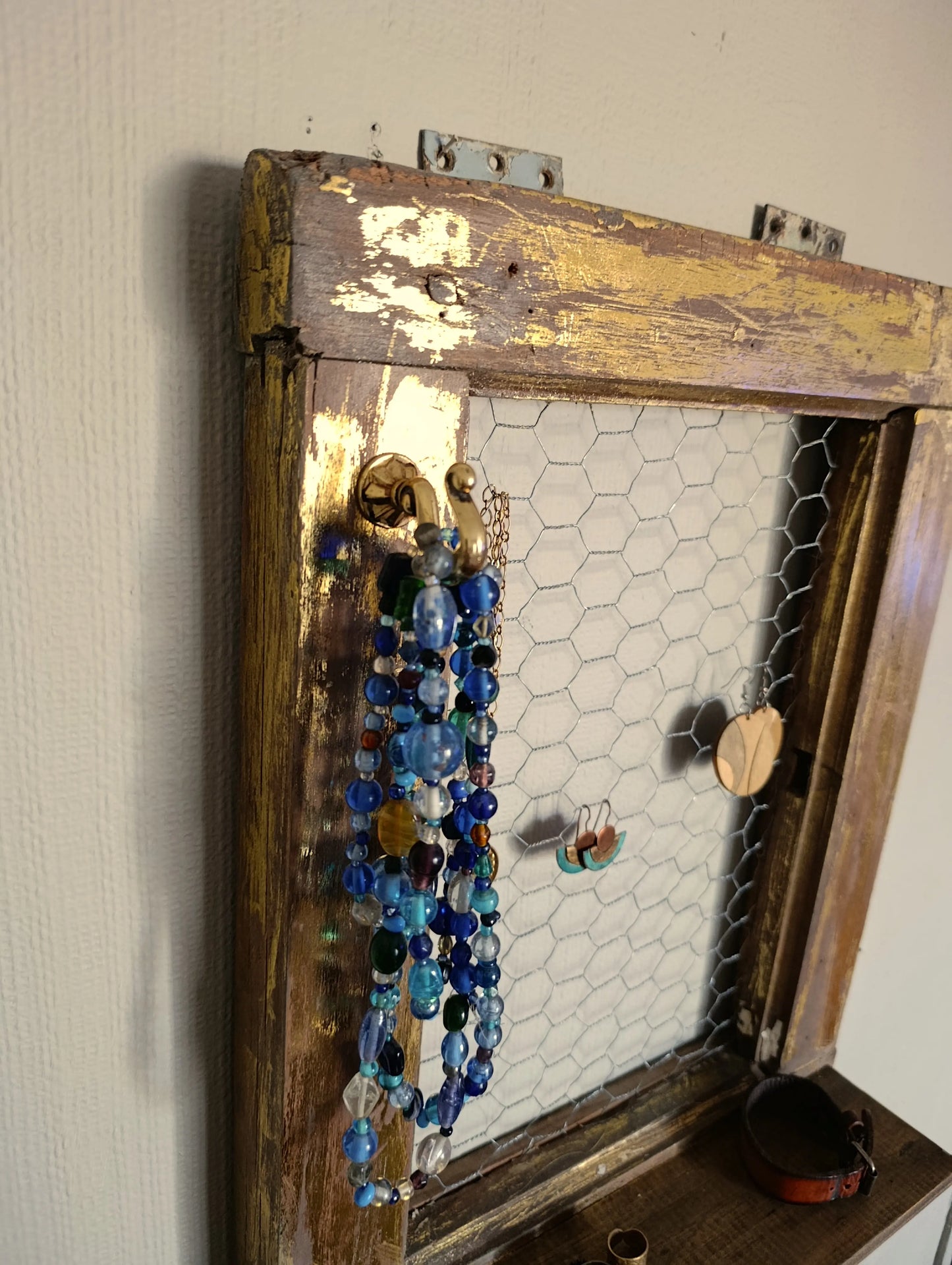 Repisa_aros_y_accesorios_perchitas_esquina_superior