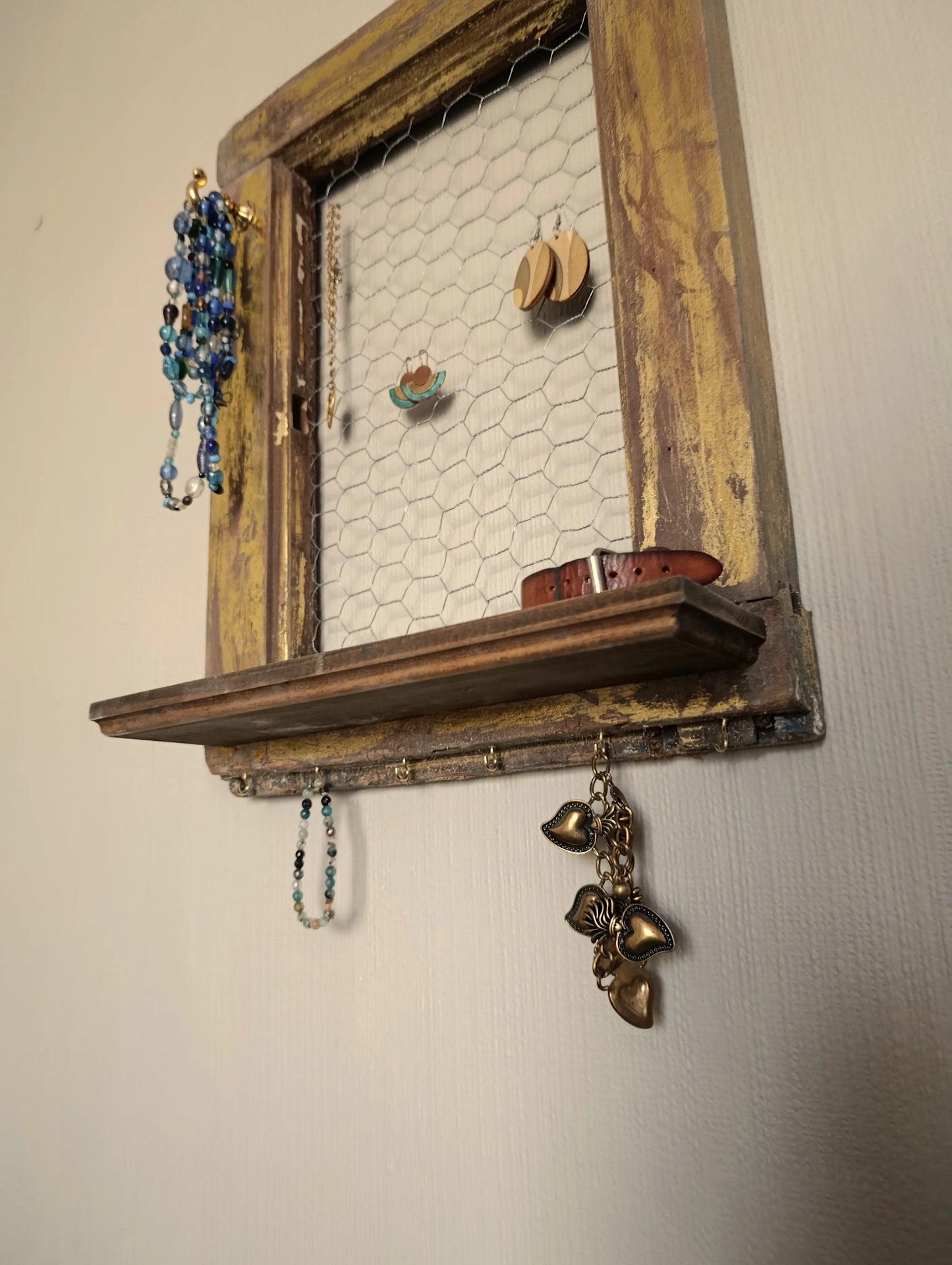 Repisa_aros_y_accesorios_perchitas_frente_bajo