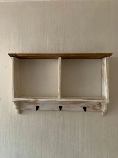 Repisa Vintage de Madera Reciclada con Ganchos