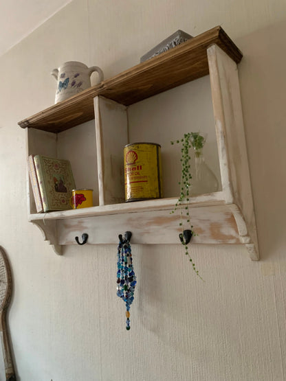 Repisa Vintage de Madera Reciclada con Ganchos