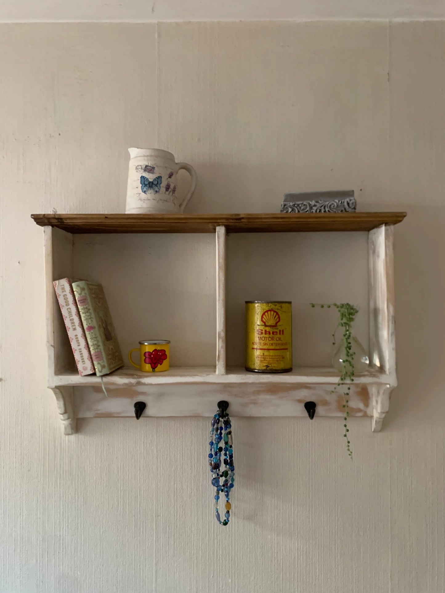 Repisa Vintage de Madera Reciclada con Ganchos