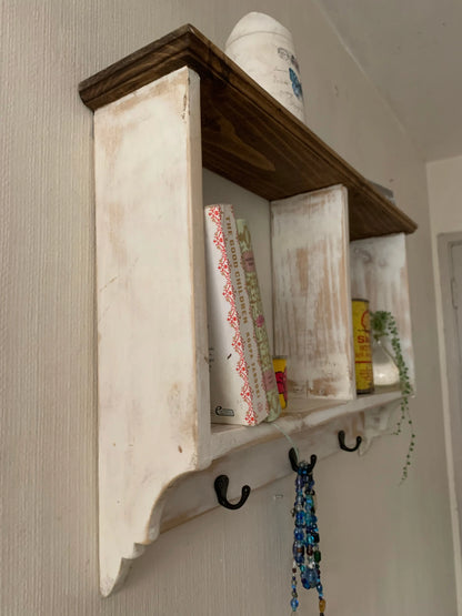 Repisa Vintage de Madera Reciclada con Ganchos