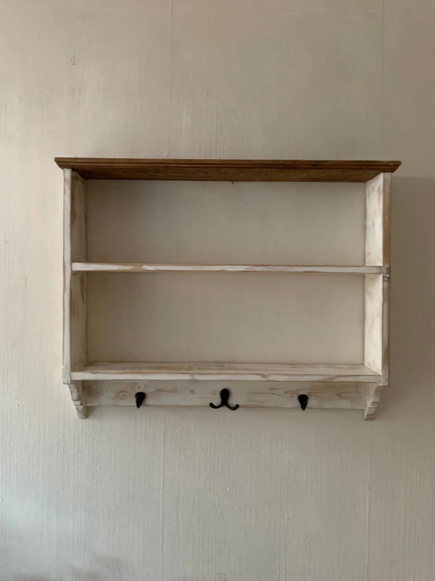 Repisa Vintage de Madera Reciclada con Ganchos