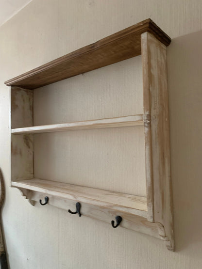 Repisa Vintage de Madera Reciclada con Ganchos