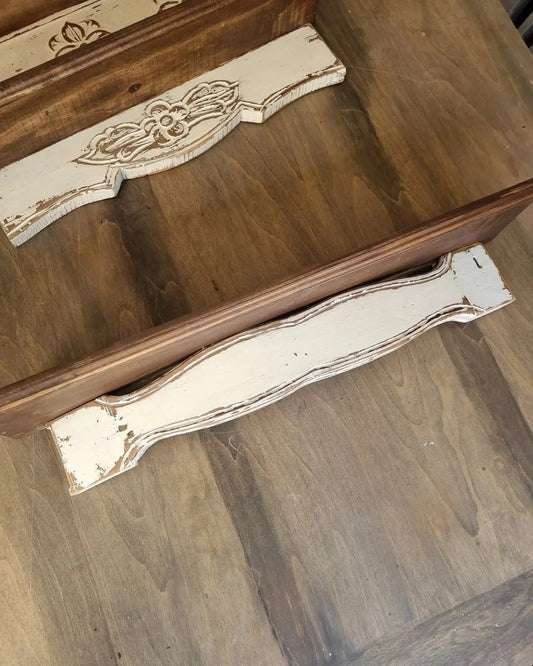 Repisa curva de madera con cubierta  de madera
