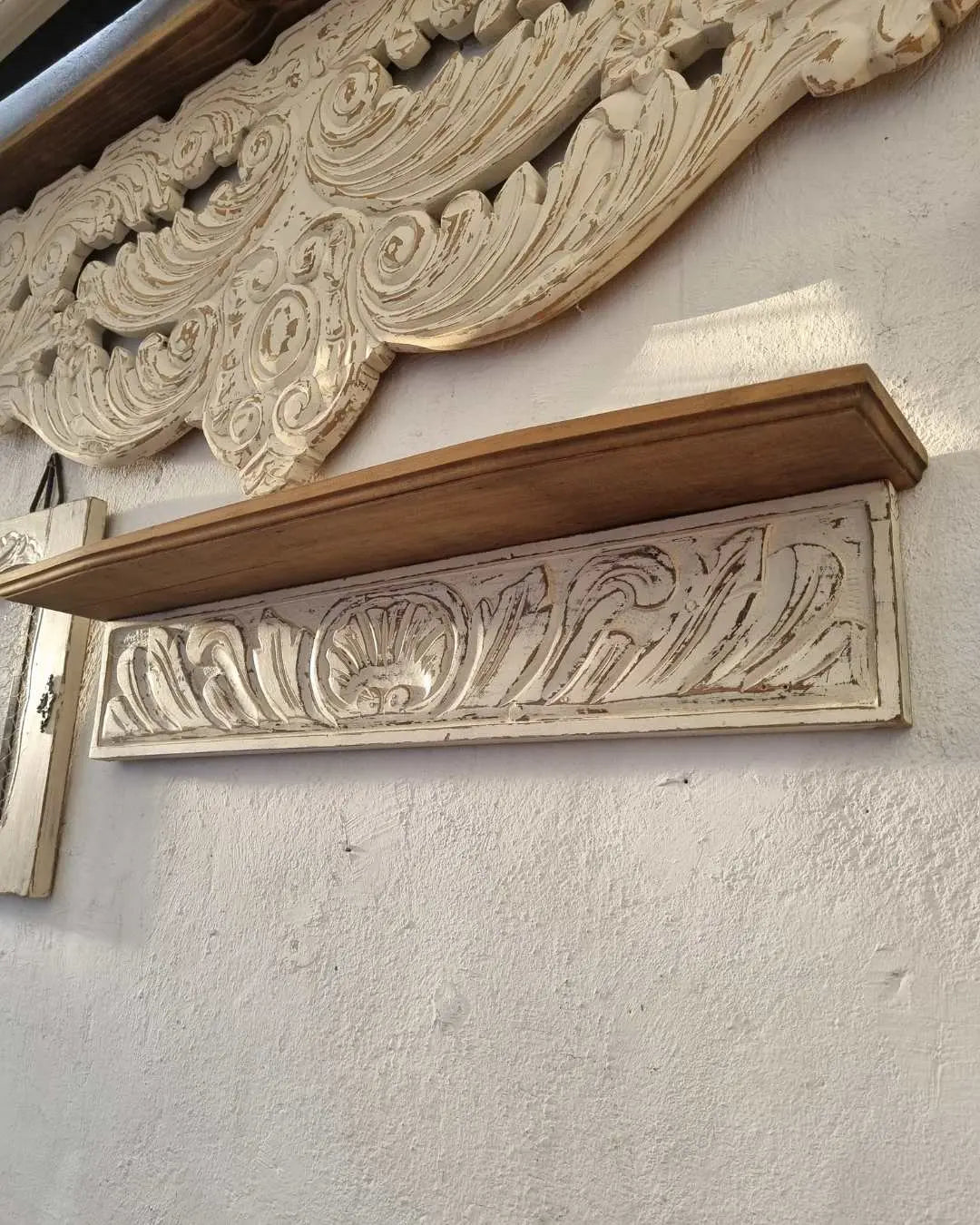 Repisa de Madera tallada – Elegancia y Sostenibilidad en Cada Detalle