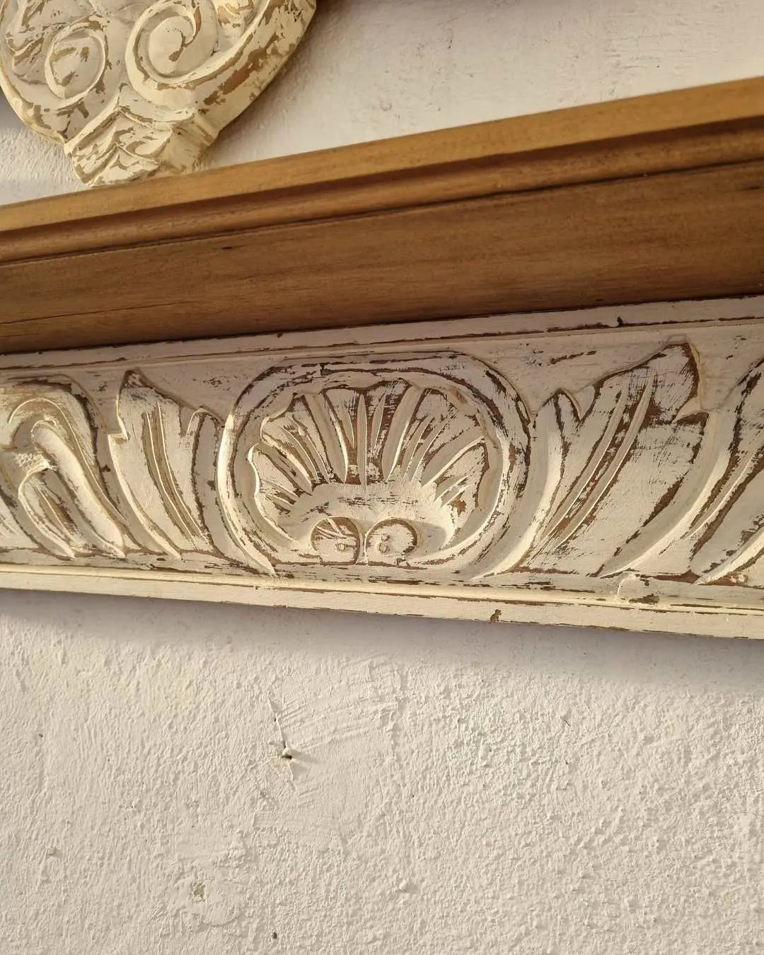 Repisa de Madera tallada – Elegancia y Sostenibilidad en Cada Detalle